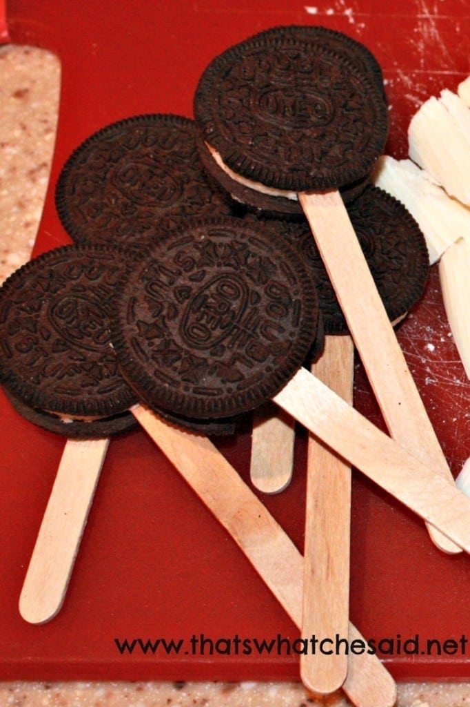 How to Make Oreo Cookie Pops at thatswhatchesaid.com