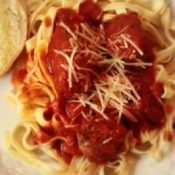 Garlicky Meatballs & Fettuccine