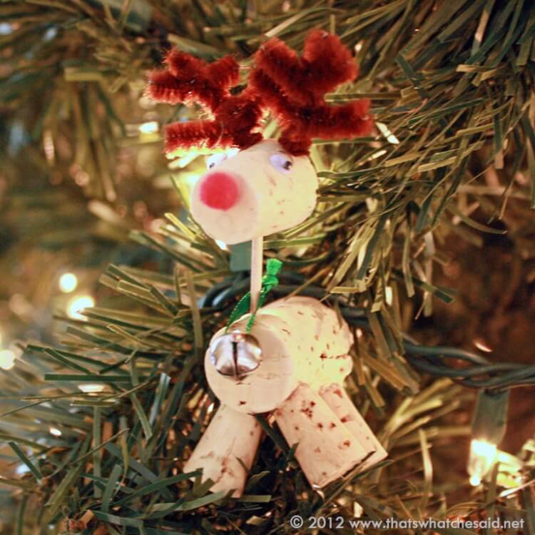 Hanging-reindeer-ornament.jpg