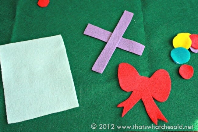 Felt cut as gift packages, ribbons and bows