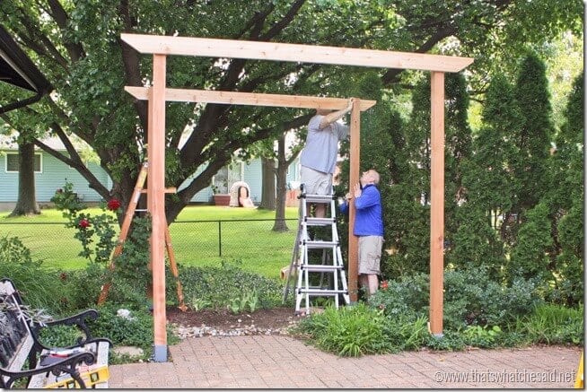 Installing the first support beams on the pergola project