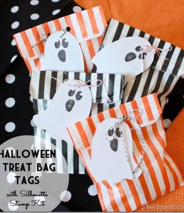 Halloween-Treat-Bags-with-Ghost-Stamped-Tags