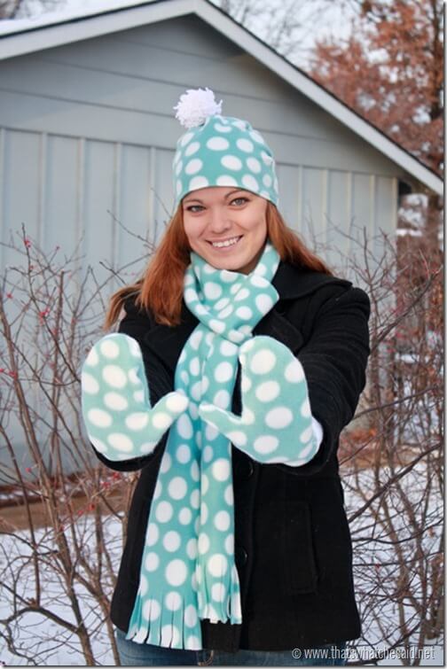 How to make your own mittens scarf and hat with thatswhatchesaid.net