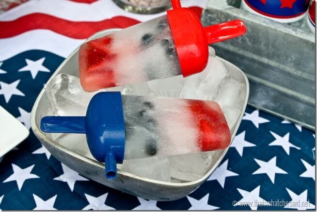 4th of July Popsicles at thatswhatcheaid.com