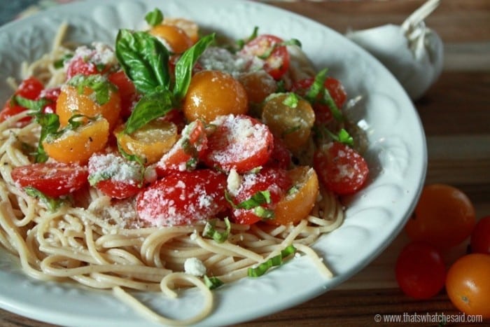 -Easy-Fresh-Tomato-Pasta.-at-thatswhatchesaid.com