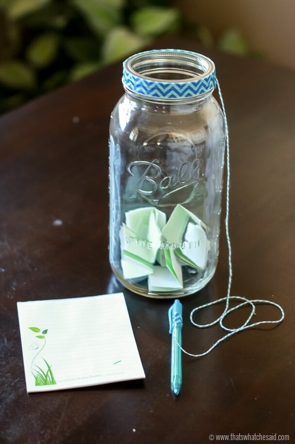 Easy Family Memory Jar Project at www.thatswhatchesiad.com