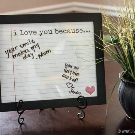 Love Notes Frame + Free Printable! Perfect for a family Valentine activity from www.thatswhatchesaid.com