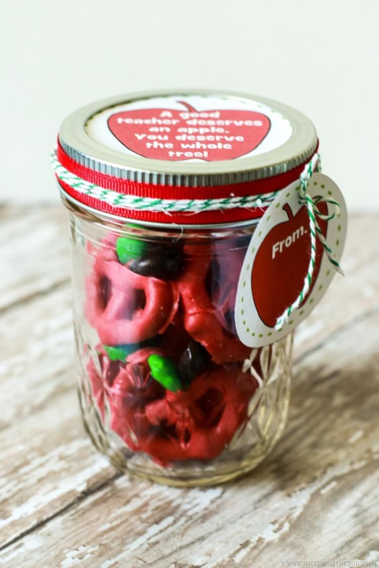 Apple Pretzel Bites in Mason Jar packaged for Teachers Gift