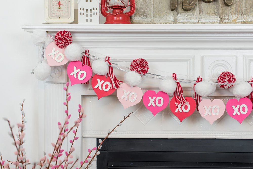 Heart banner with xo on each heart