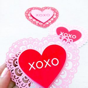 Paper heart with lace trip
