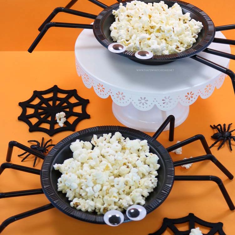 Spider treat bowls filled with popcorn. A quick and easy Halloween Craft