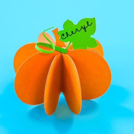 Easy to make Pumpkin Place cards perfect for Halloween or Thanksgiving