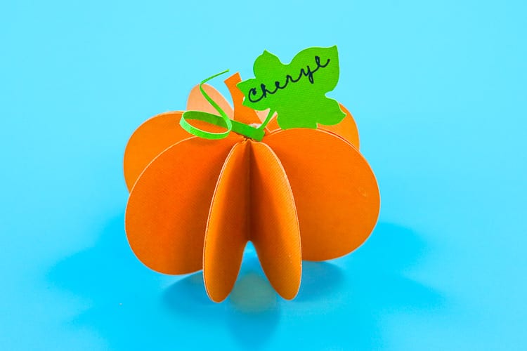 Easy to make Pumpkin Place cards perfect for Halloween or Thanksgiving