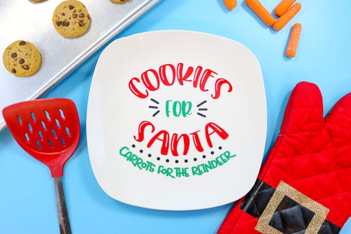 Plate with Cookies for Santa, Carrots for the Reindeer in vinyl with cookies, carrots and Santa oven mitts