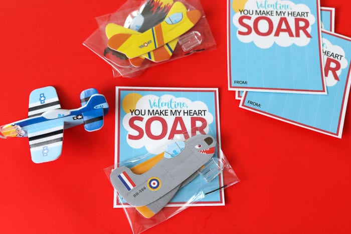 Assemble Airplane Valentine Cards Assembly process of cards, printable, dab of glue and plane