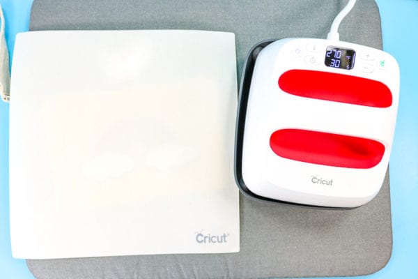 How to Layer Iron on Vinyl With Easy Press - Cipriani Quisging