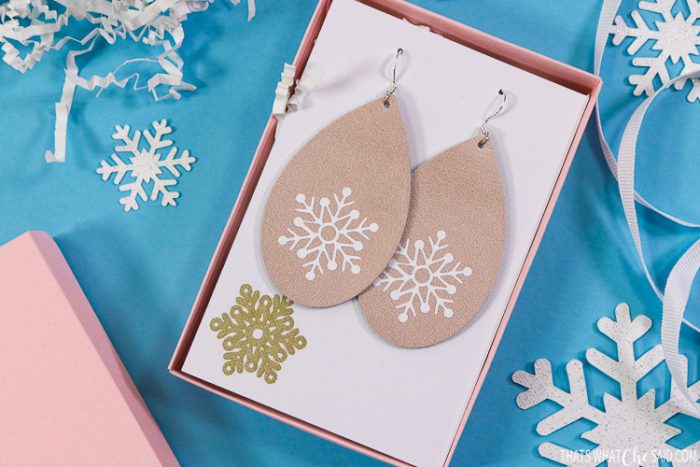 How to make leather earrings with your Cricut - Weekend Craft