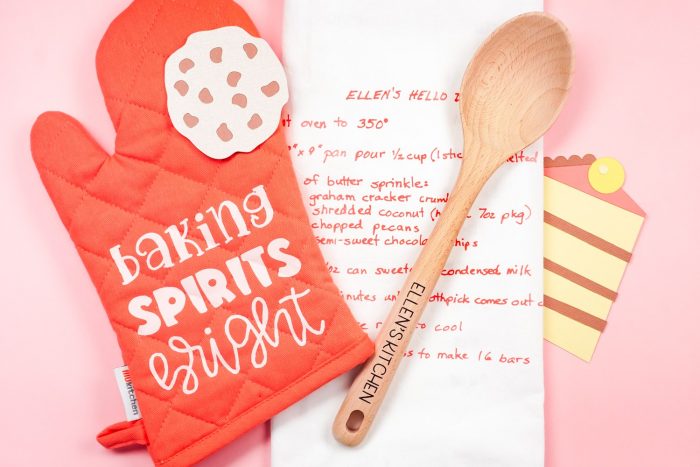 Baking Gift Set with Personalized Tea Towel, Oven mitt and spoon