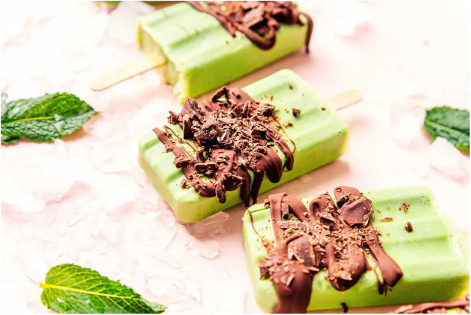 Mint pops with chocolate drizzle