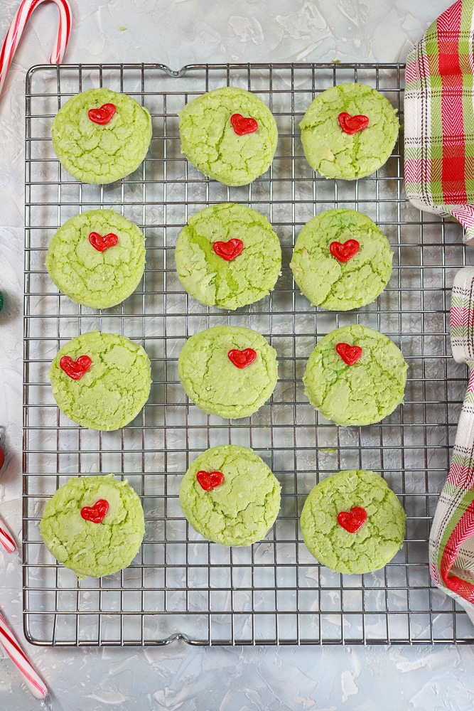 Top down view of cookies on cooling wire rack