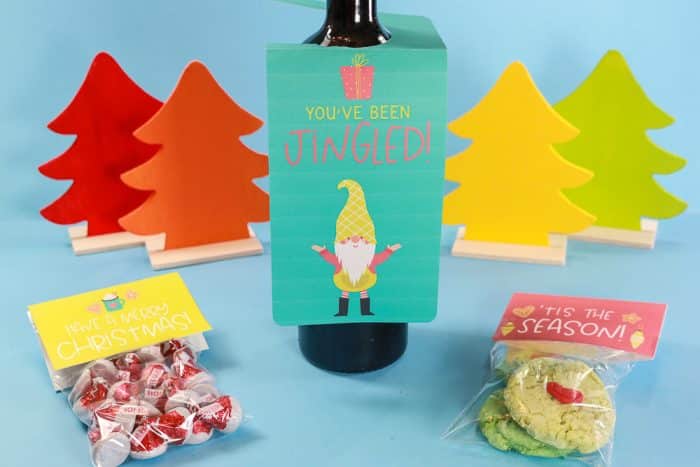 You've been jingled printables - Bags with treat toppers and christmas trees