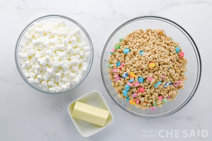 Ingredients for Lucky charms treat bars