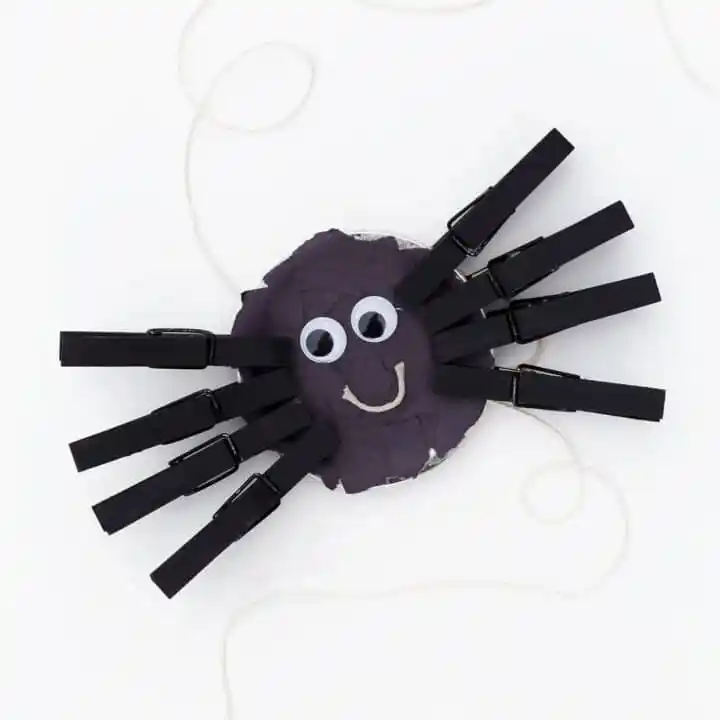 Spider made from clothespins and a mason jar lid with google eyes